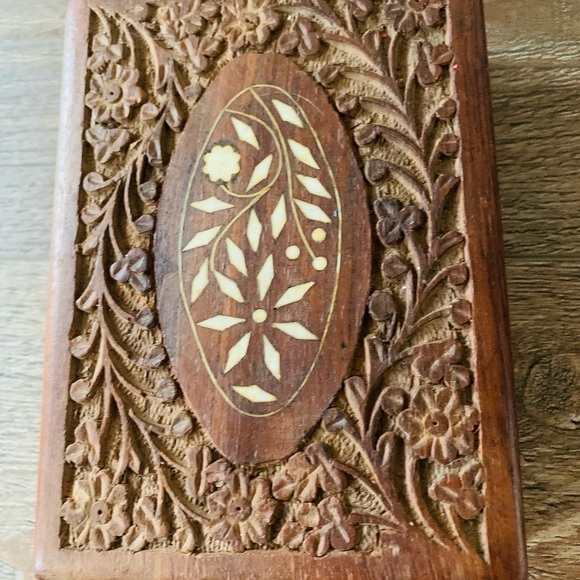 Vintage Hand Carved Wooden And Inlaid Trinket Box From India - Picture 5 of 9